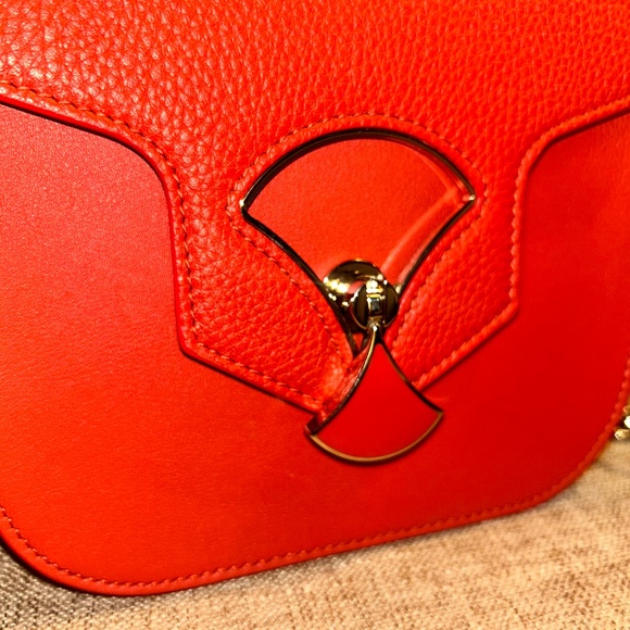 Bvlgari Divas Dream Flap Cover Chain Cross Bag - Picture 4 of 16